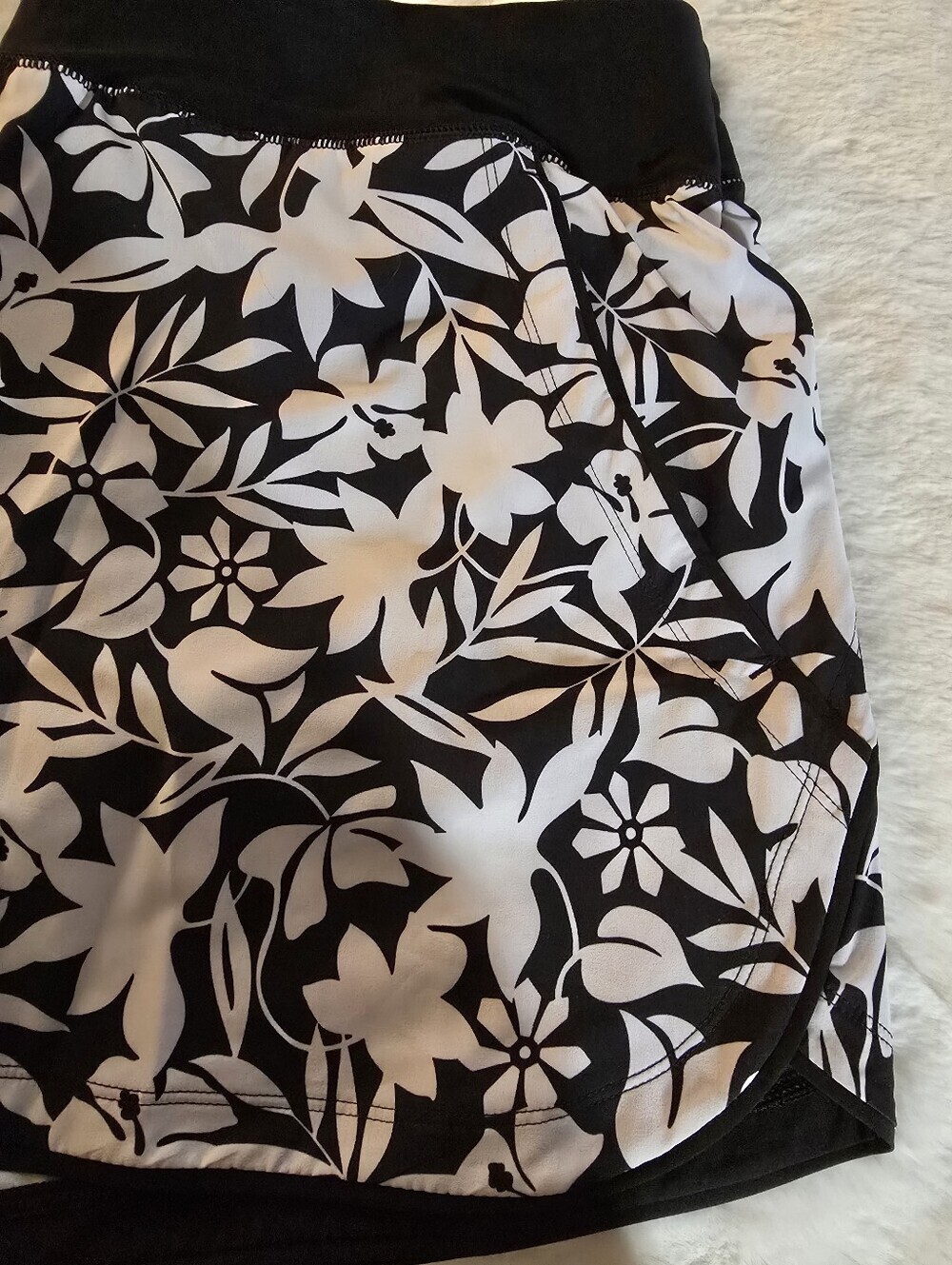 Lands' End Black and White Floral Tankini Top with Matching Swim Shorts (NWT) - Picture 9 of 13